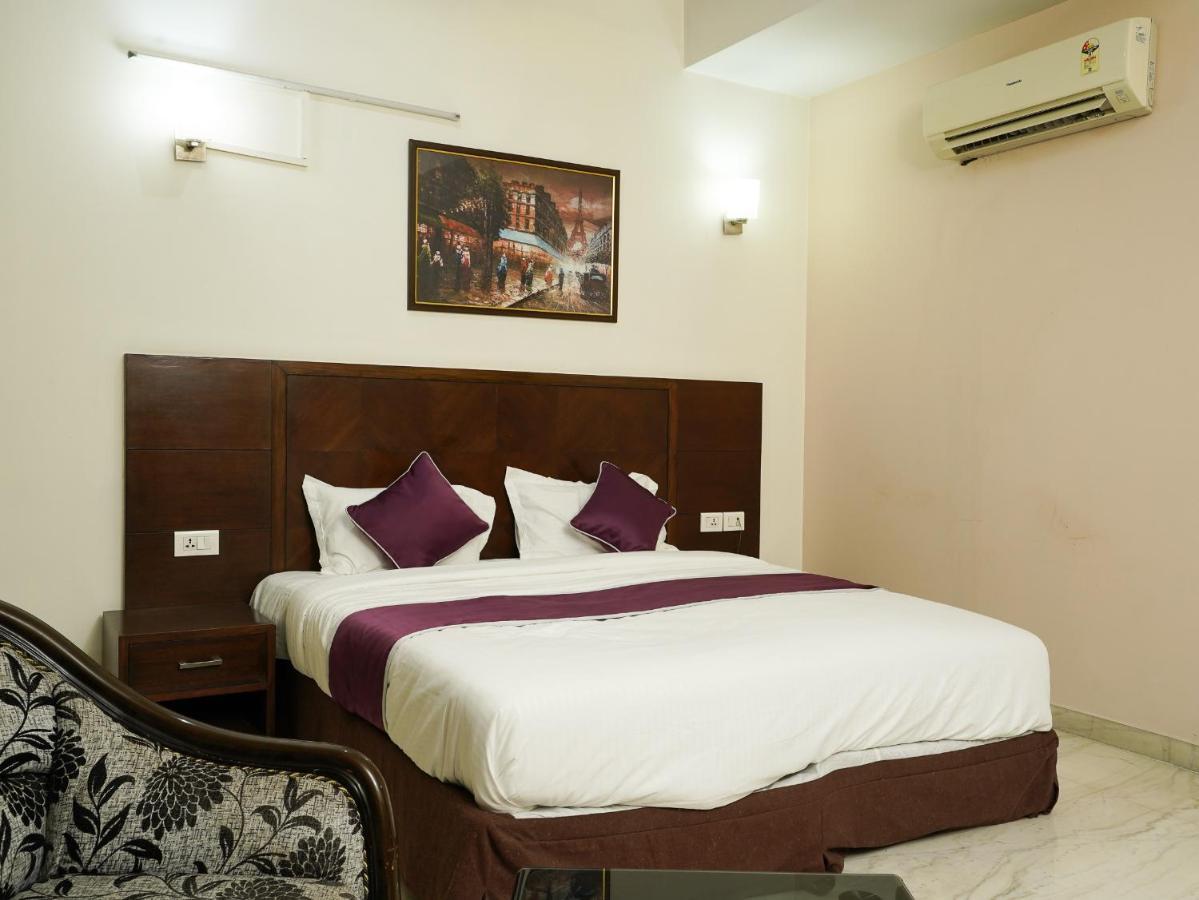 Lime Tree Hotel Sushant Lok Gurgaon Sector 29 Next To Iffco Chowk Metro 외부 사진