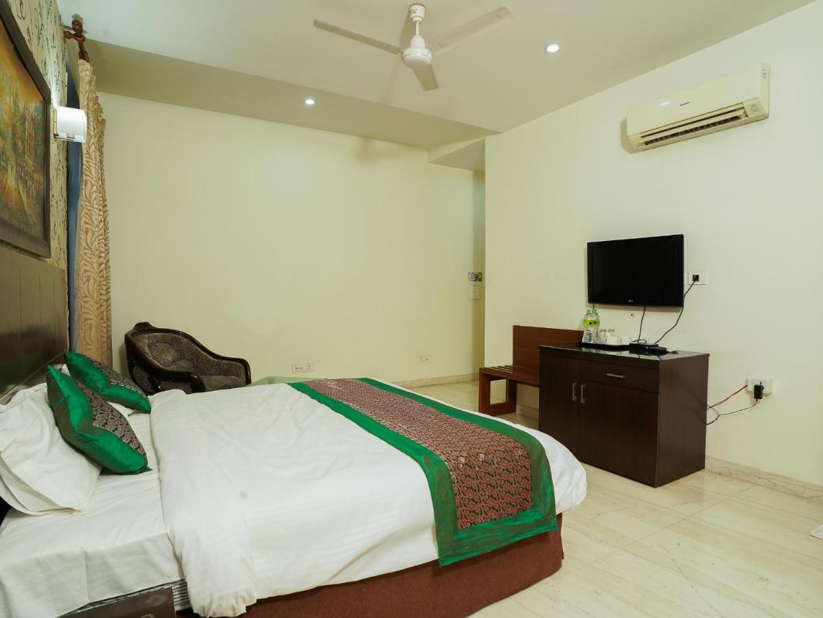 Lime Tree Hotel Sushant Lok Gurgaon Sector 29 Next To Iffco Chowk Metro 외부 사진