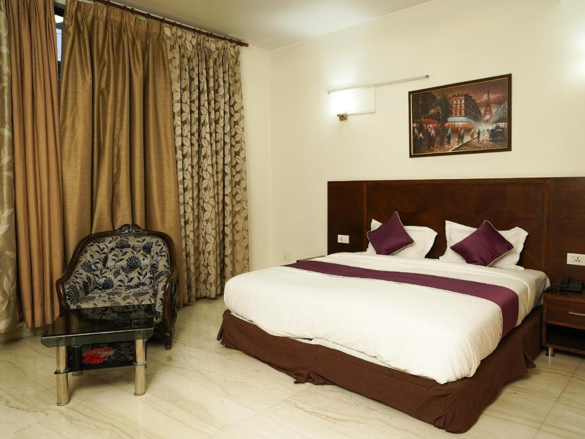 Lime Tree Hotel Sushant Lok Gurgaon Sector 29 Next To Iffco Chowk Metro 외부 사진