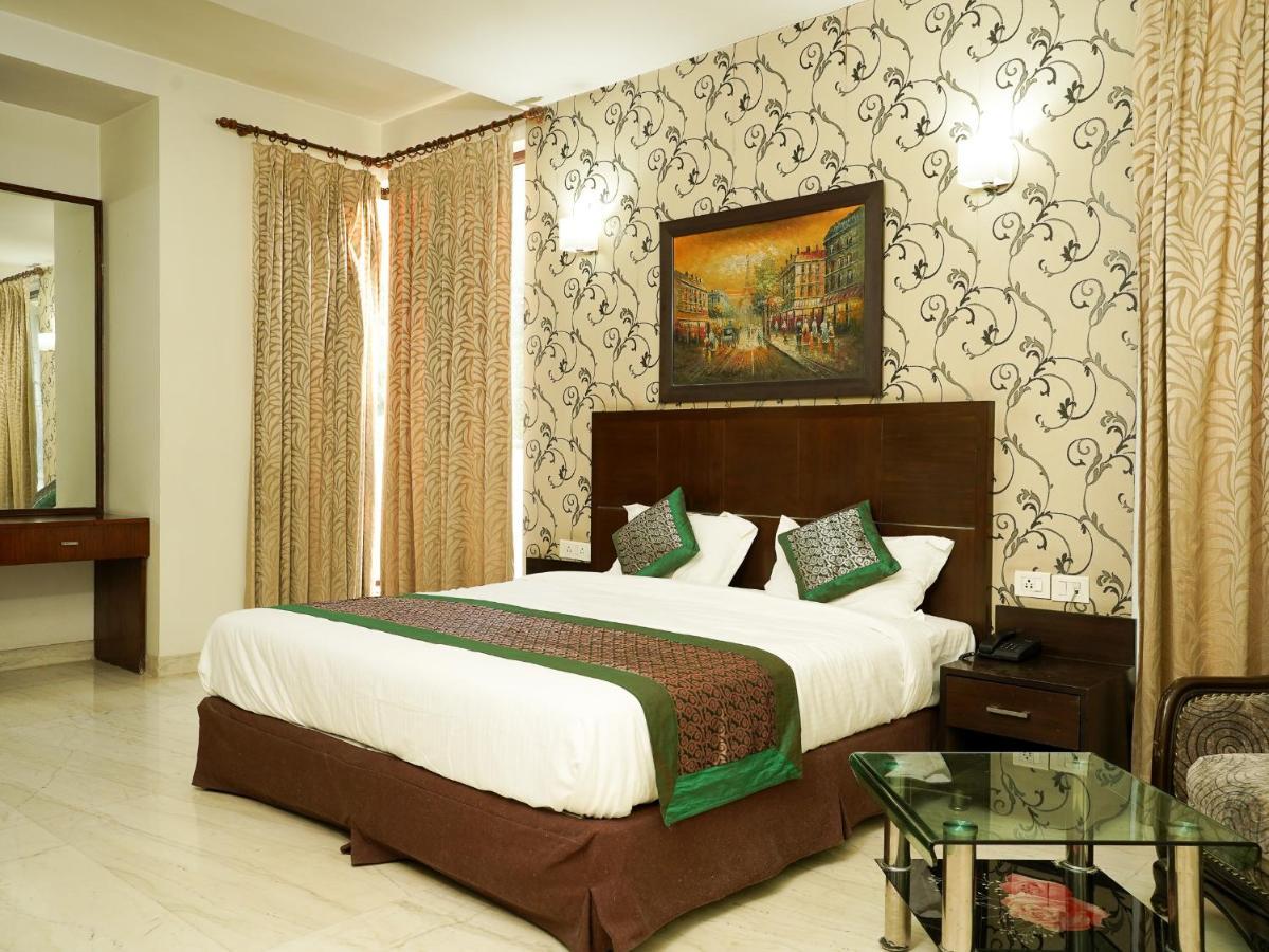 Lime Tree Hotel Sushant Lok Gurgaon Sector 29 Next To Iffco Chowk Metro 외부 사진