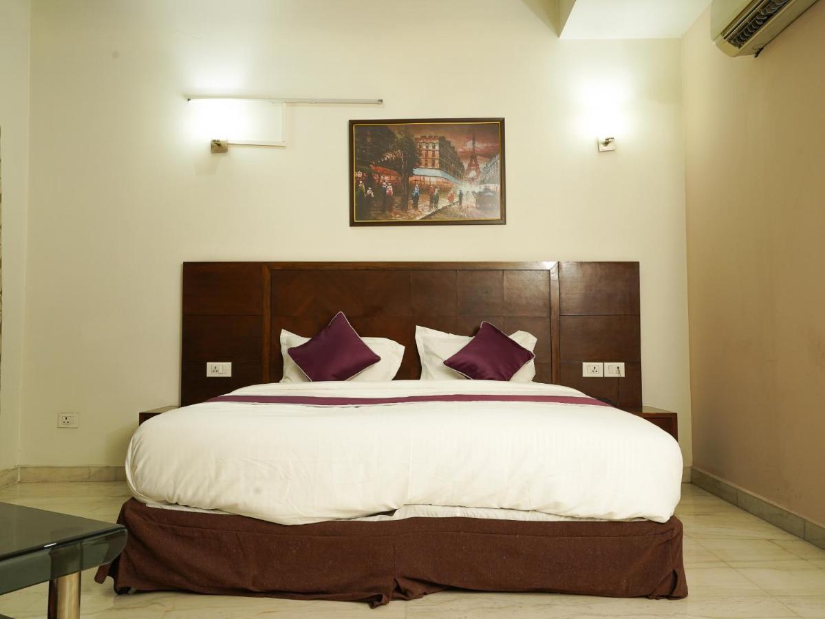 Lime Tree Hotel Sushant Lok Gurgaon Sector 29 Next To Iffco Chowk Metro 외부 사진