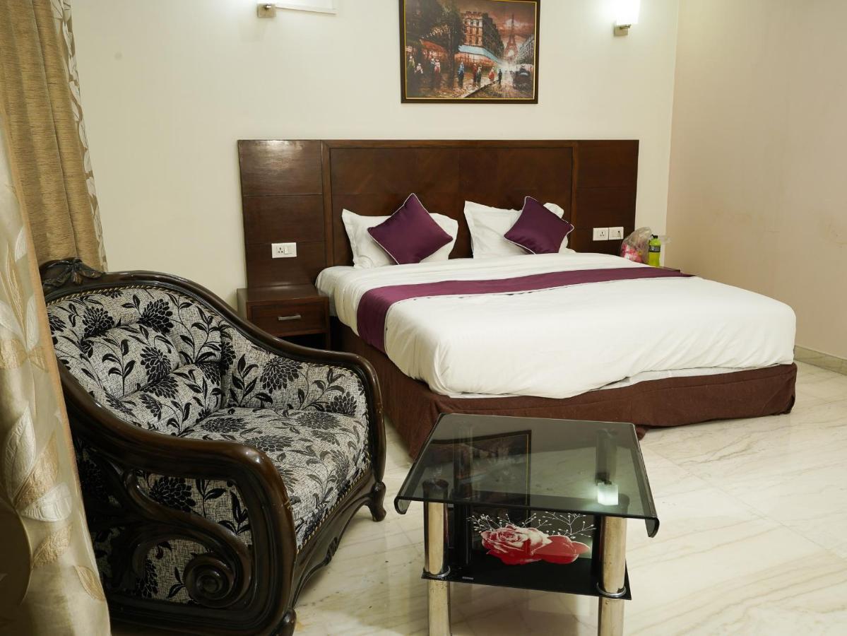Lime Tree Hotel Sushant Lok Gurgaon Sector 29 Next To Iffco Chowk Metro 외부 사진