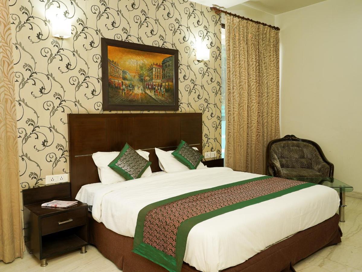 Lime Tree Hotel Sushant Lok Gurgaon Sector 29 Next To Iffco Chowk Metro 외부 사진