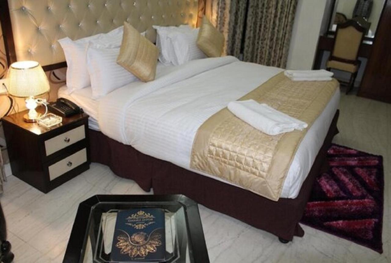 Lime Tree Hotel Sushant Lok Gurgaon Sector 29 Next To Iffco Chowk Metro 외부 사진