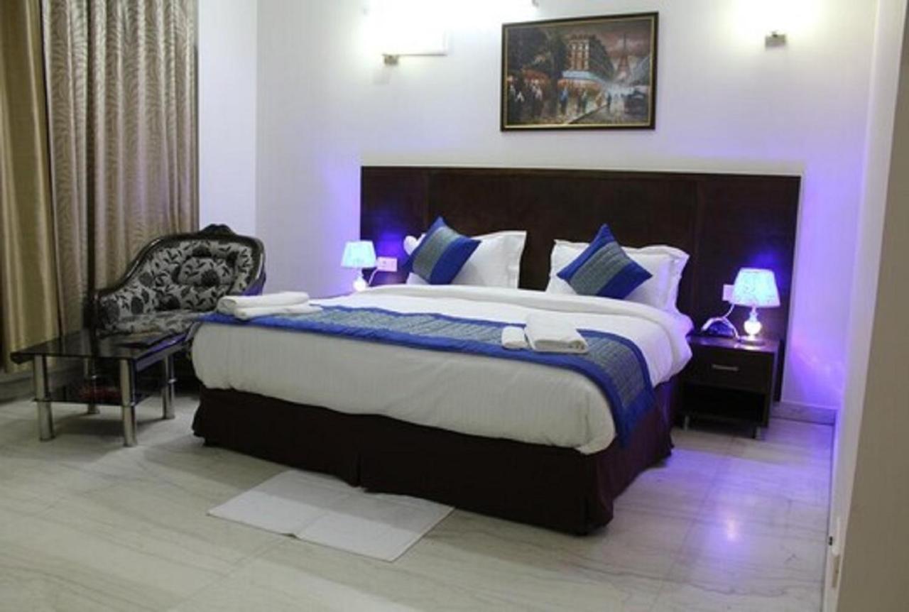 Lime Tree Hotel Sushant Lok Gurgaon Sector 29 Next To Iffco Chowk Metro 외부 사진