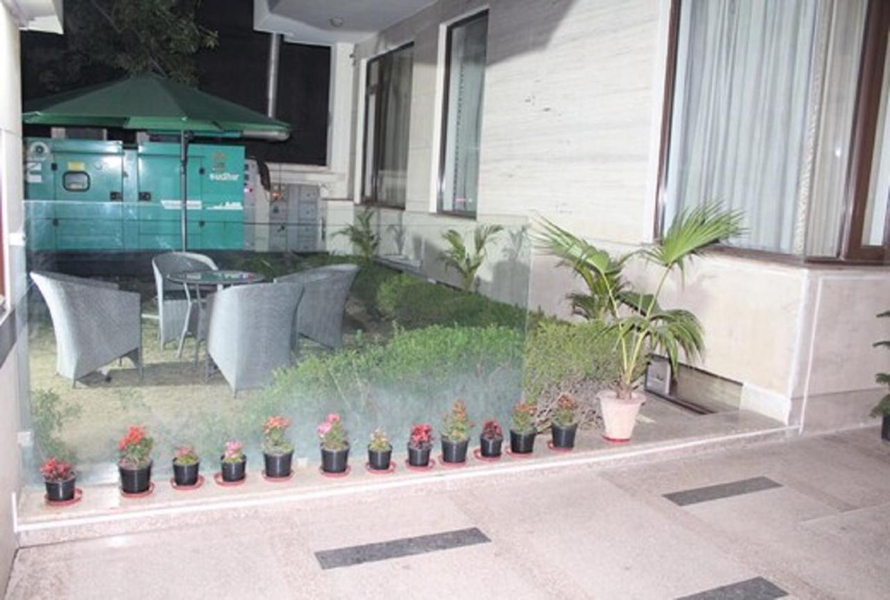 Lime Tree Hotel Sushant Lok Gurgaon Sector 29 Next To Iffco Chowk Metro 외부 사진