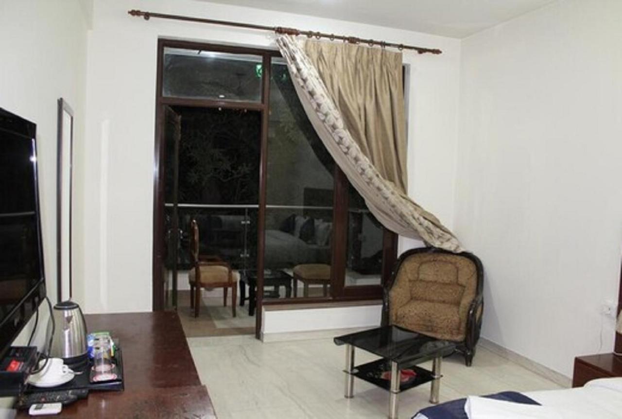 Lime Tree Hotel Sushant Lok Gurgaon Sector 29 Next To Iffco Chowk Metro 외부 사진