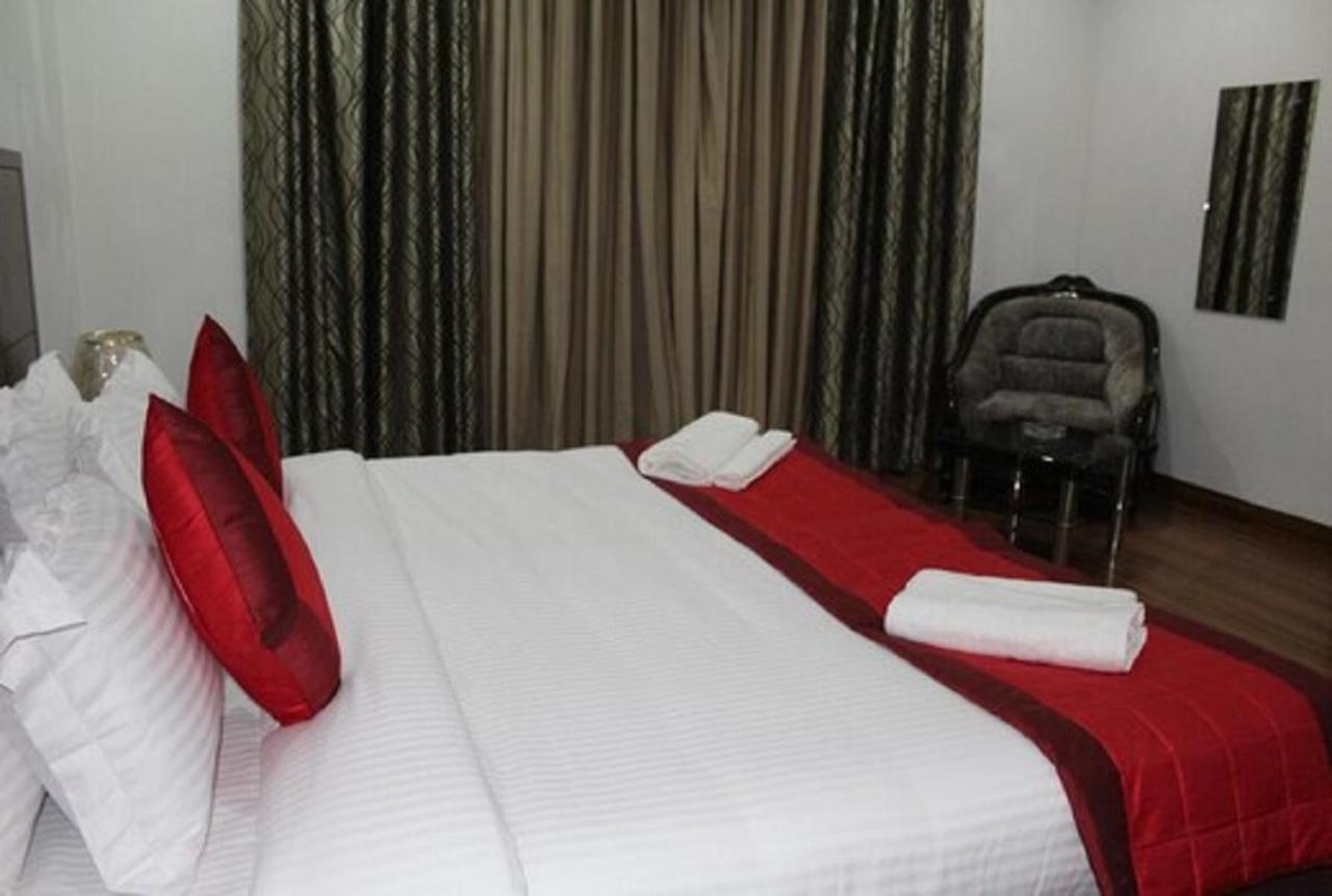 Lime Tree Hotel Sushant Lok Gurgaon Sector 29 Next To Iffco Chowk Metro 외부 사진