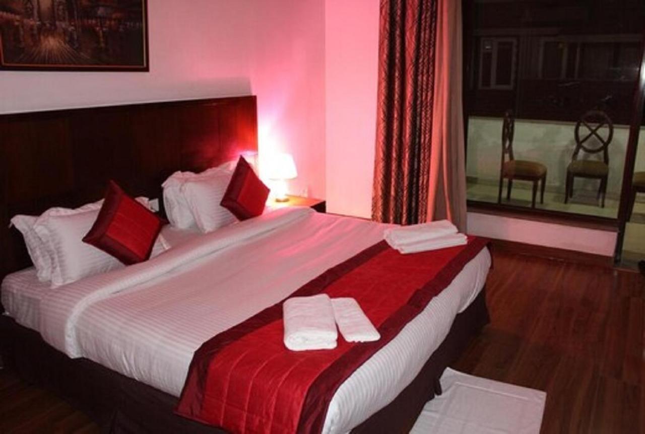 Lime Tree Hotel Sushant Lok Gurgaon Sector 29 Next To Iffco Chowk Metro 외부 사진