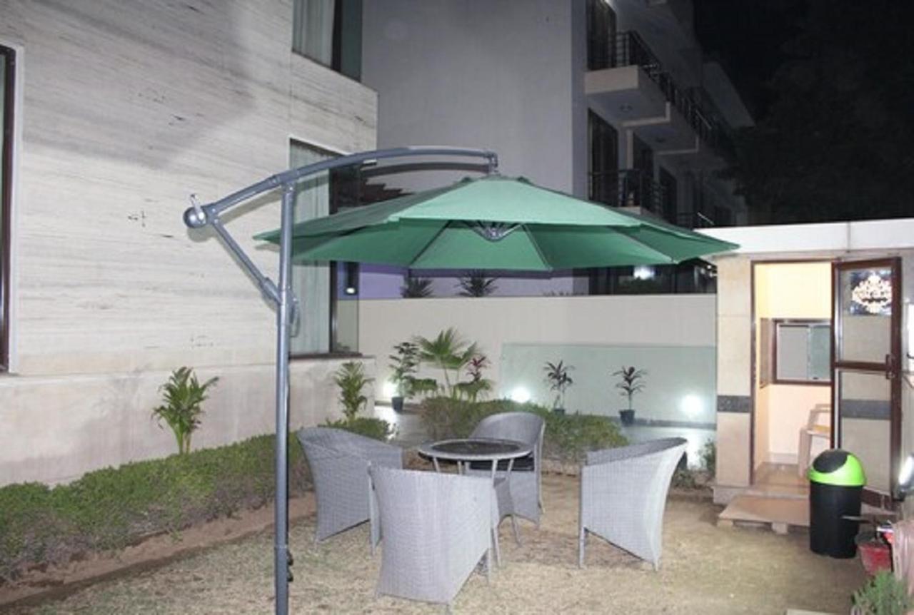 Lime Tree Hotel Sushant Lok Gurgaon Sector 29 Next To Iffco Chowk Metro 외부 사진