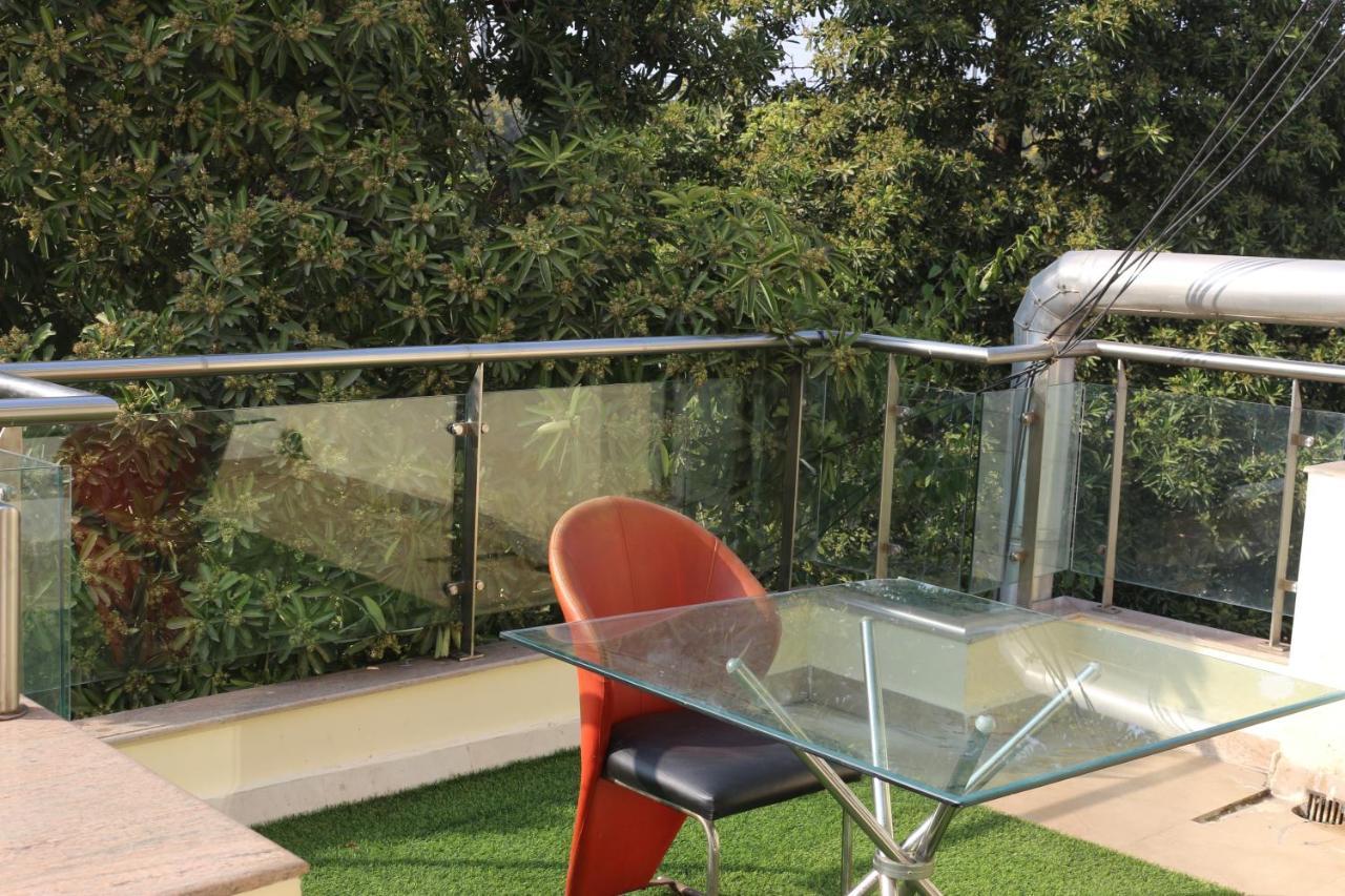 Lime Tree Hotel Sushant Lok Gurgaon Sector 29 Next To Iffco Chowk Metro 외부 사진