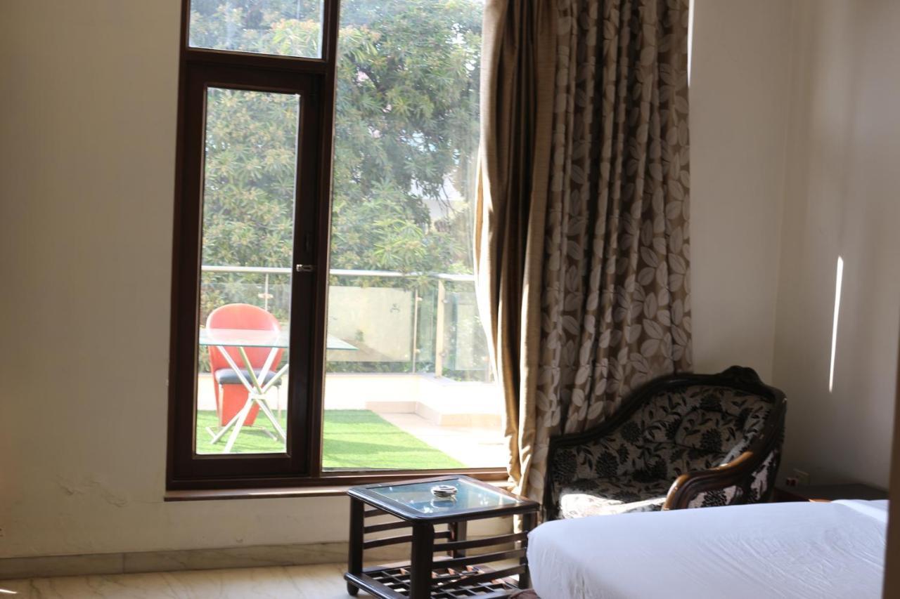 Lime Tree Hotel Sushant Lok Gurgaon Sector 29 Next To Iffco Chowk Metro 외부 사진